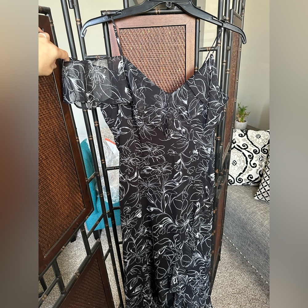 London times sz 10 Nw/ot midi with drape shoulders